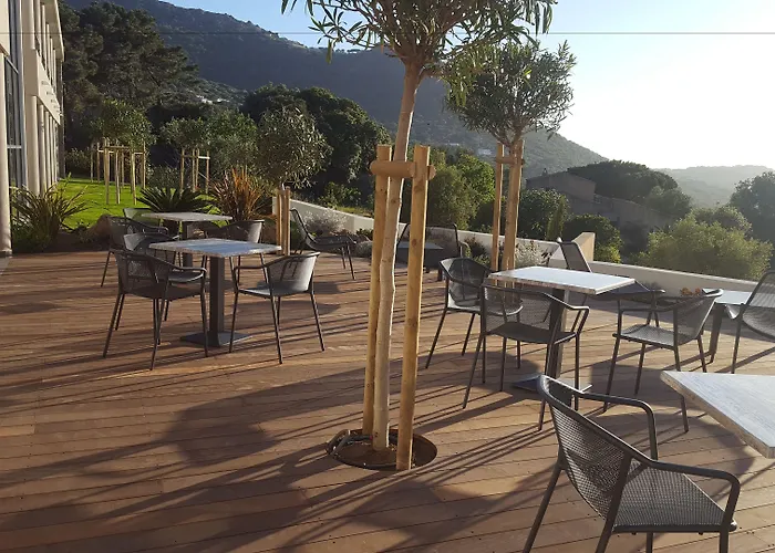 Hotel Davia LʼÎle-Rousse