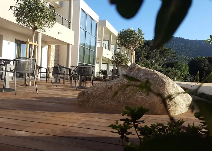 Davia 3* LʼÎle-Rousse